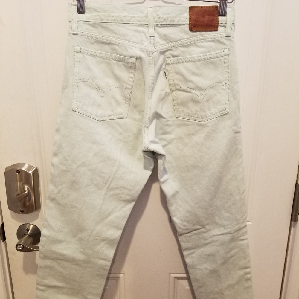 Levi's mint green high rise ankle mom jeans 28